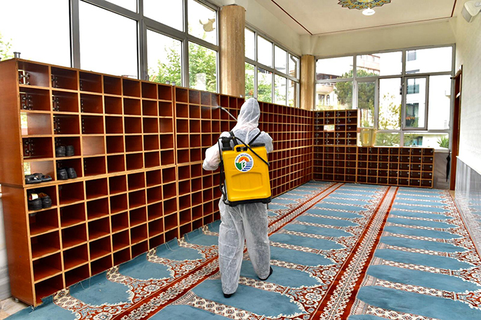 Tuzla'da ibadethanelerdeki temizlik çalışmaları sürdürülüyor!