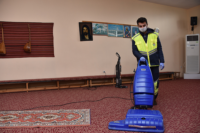 Tuzla'da ibadethanelerdeki temizlik çalışmaları sürdürülüyor!