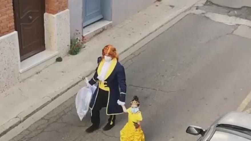 Bu baba kız dünyayı etkisi altına aldı! Her gün başka kılığa giriyorlar