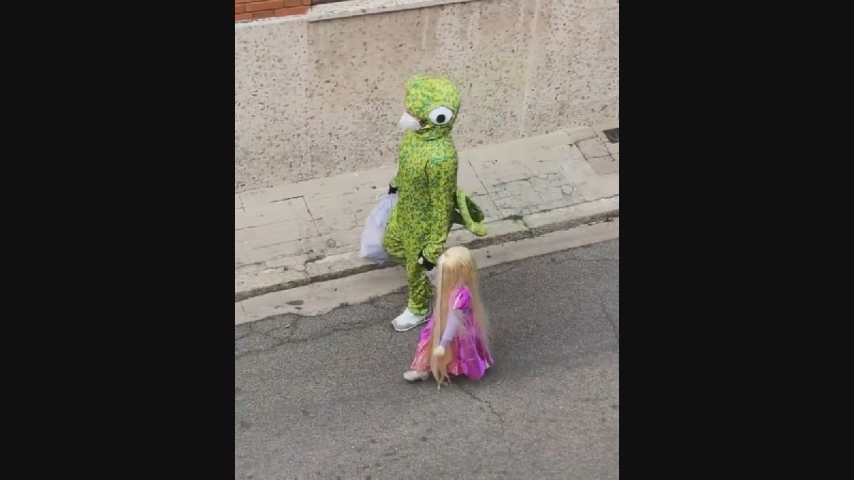 Bu baba kız dünyayı etkisi altına aldı! Her gün başka kılığa giriyorlar