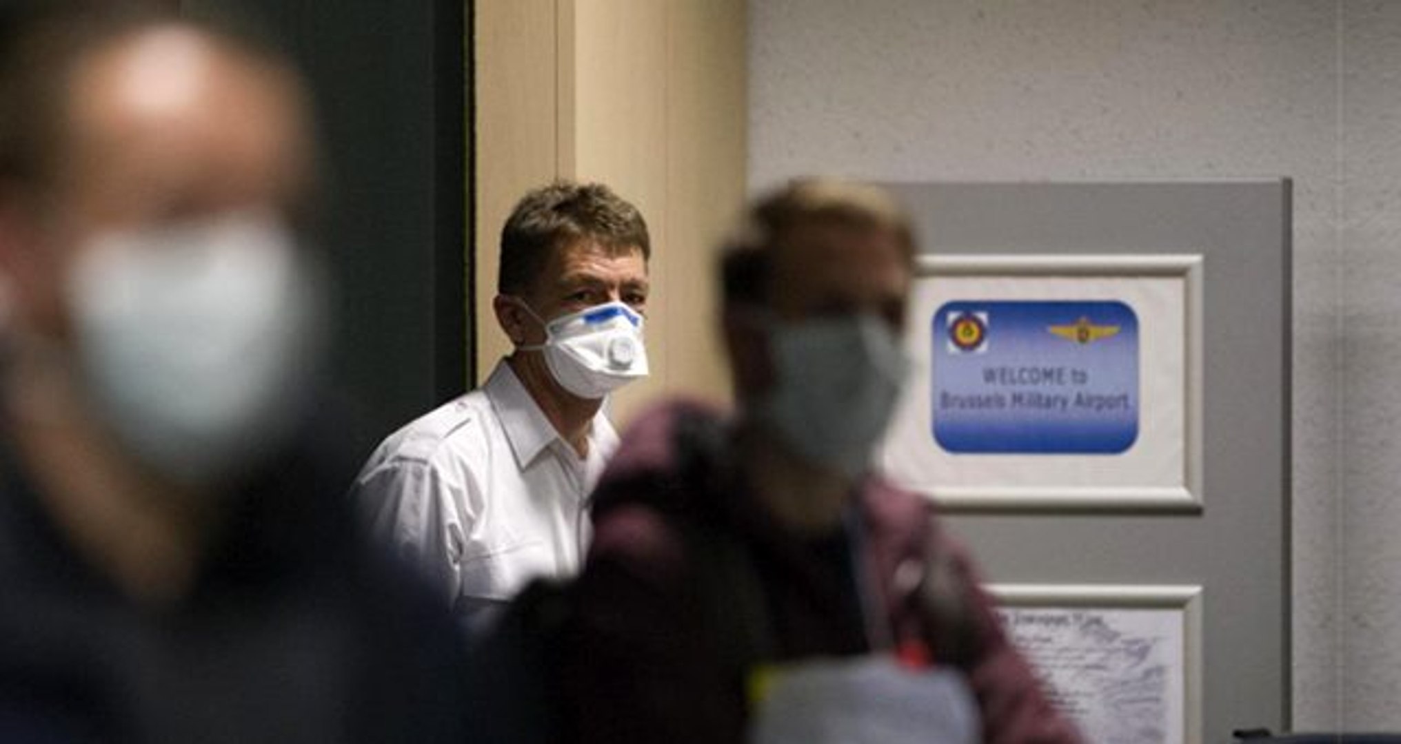 Sokaktaki insanlara tükürdüğü için hapis cezası verildi!