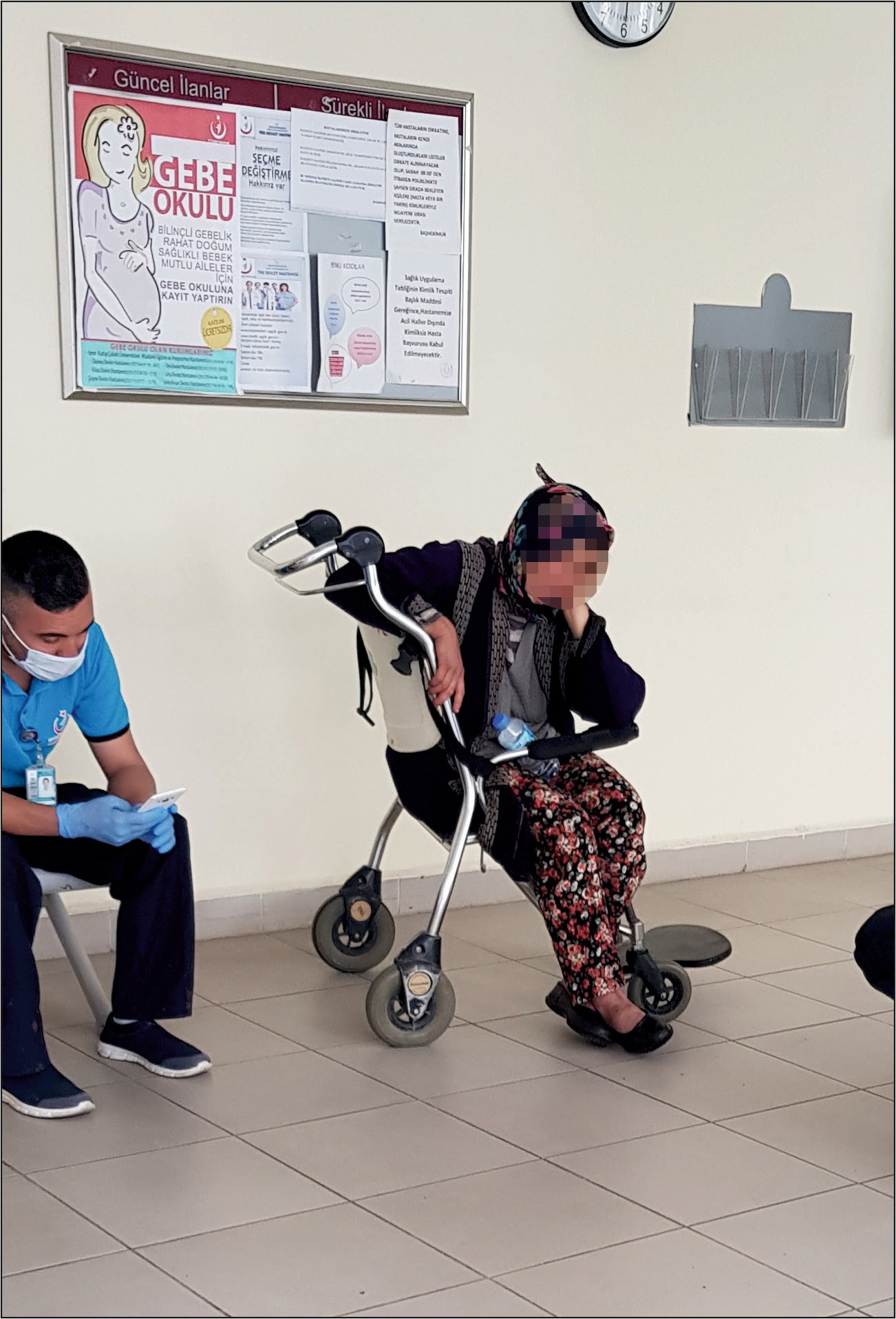 İzmir'de şoke eden olay! Şalvarda doğurduğu bebeği tezgahında altına bırakıp gitti