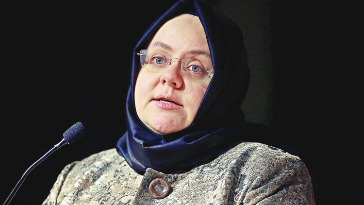 Kreş paylaşımı yapan Berna Laçin'e Zehra Zümrüt Selçuk'tan cevap