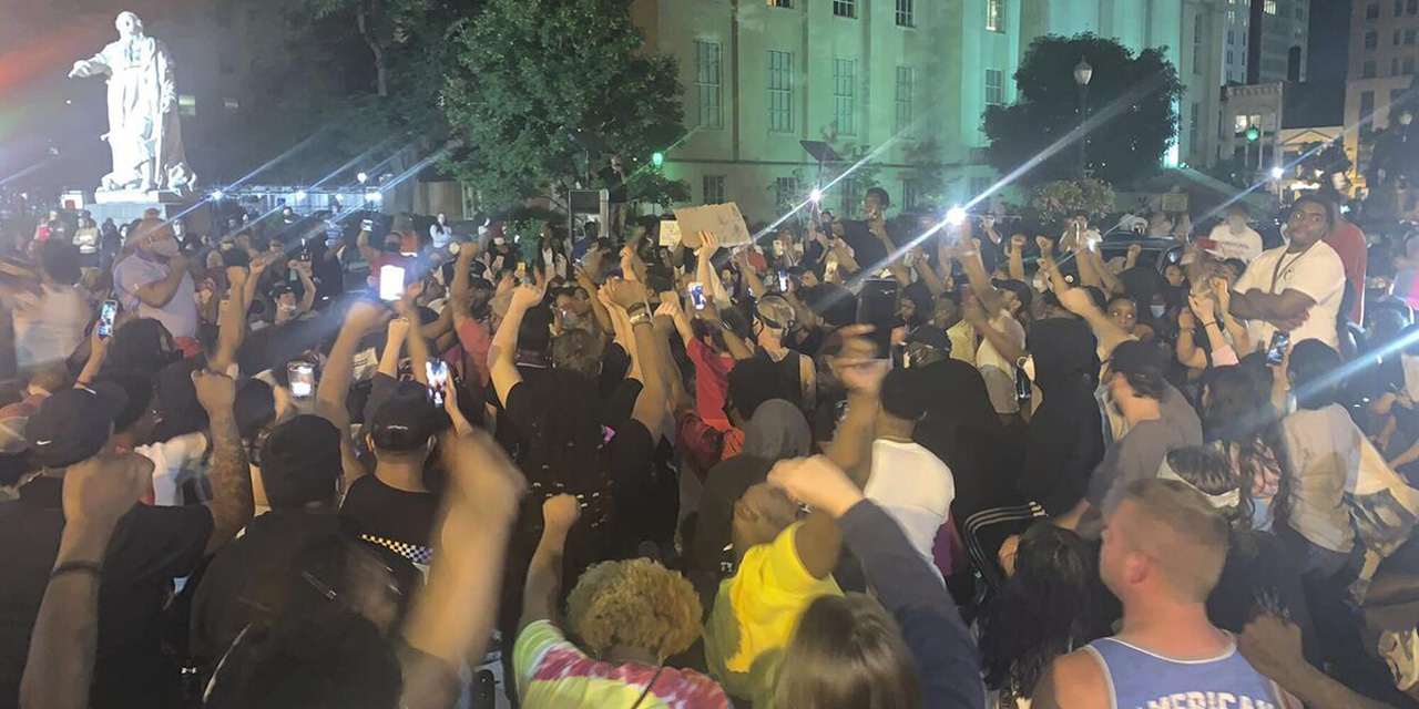 ABD'de protestoculara ateş açıldı: 1'i ağır 7 yaralı