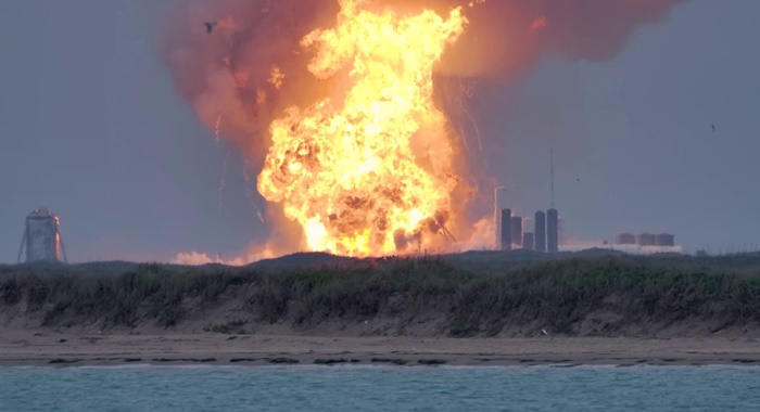 SpaceX roketi böyle infilak etti! İnsanlı fırlatma öncesi büyük şok