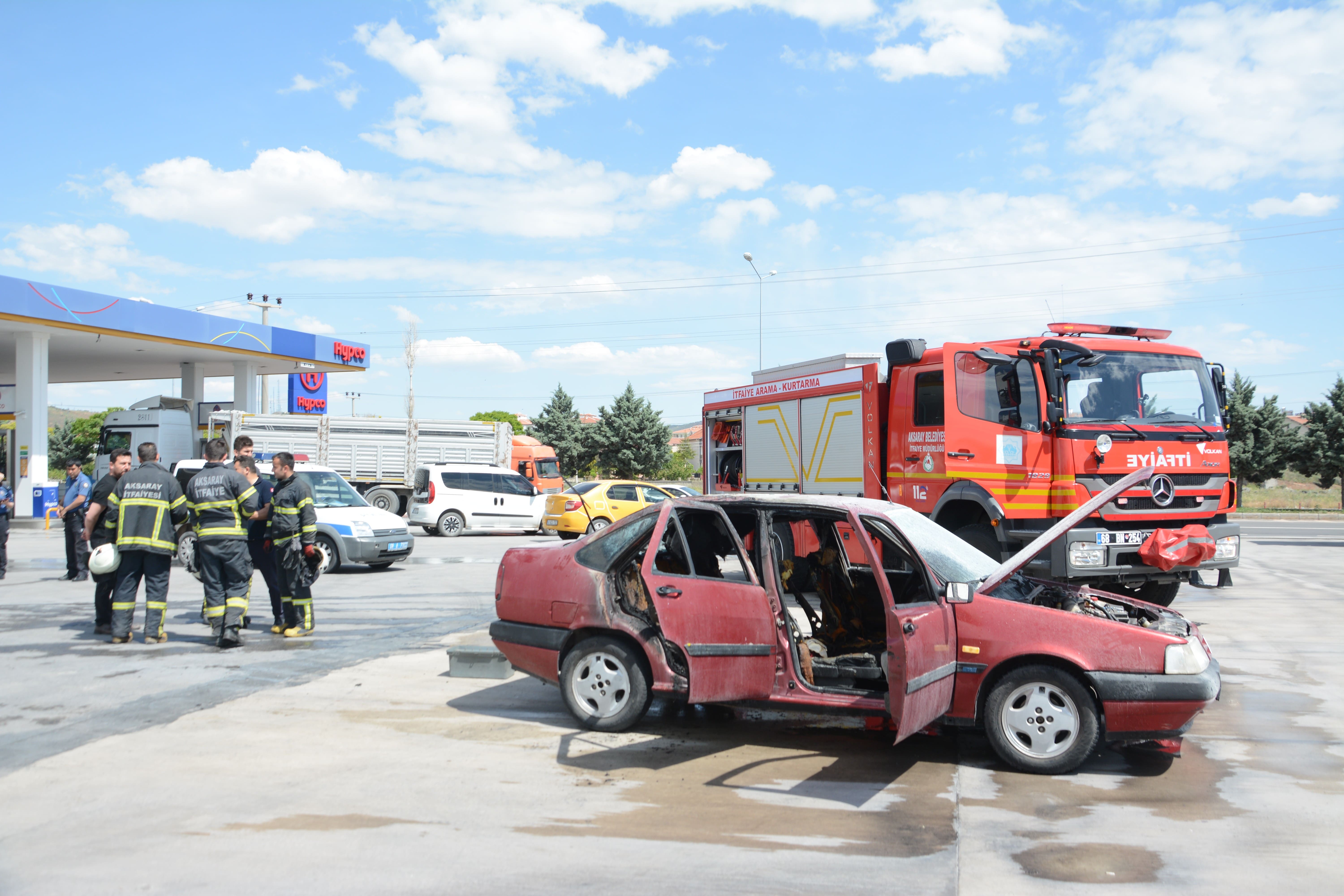 LPG'li otomobil alev alev yandı: 3'ü çocuk 8 kişi yaralandı
