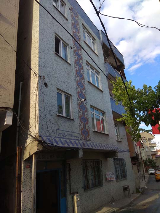 Beyoğlu'nda kardeşler arası ev satışında silahlı kavga!