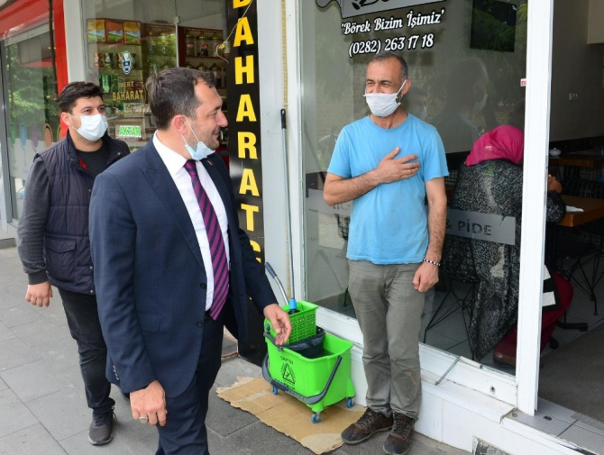 Başkan Yüksel, kepenk açan esnafın talep ve beklentileri dinledi