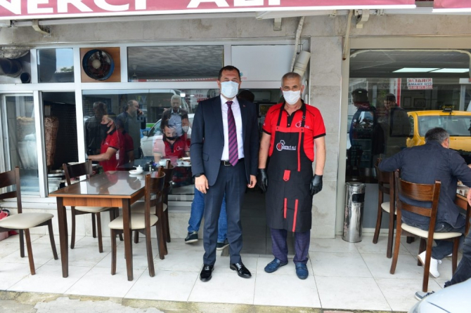 Başkan Yüksel, kepenk açan esnafın talep ve beklentileri dinledi