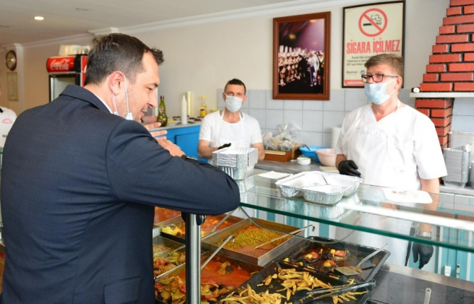 Başkan Yüksel, kepenk açan esnafın talep ve beklentileri dinledi