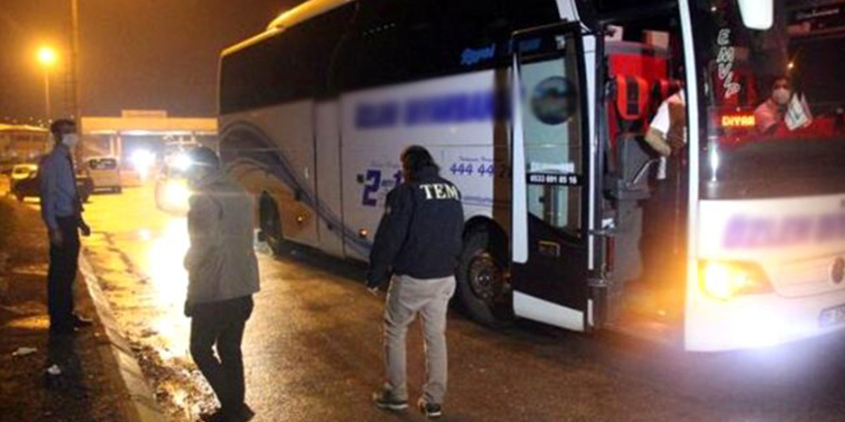 Koronavirüs hastası kadın, muavini öpüp para vermişti! Test sonuçları açıklandı