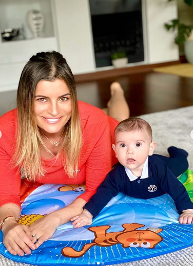 Ece Vahapoğlu oğlunun yüzünü ilk kez gösterdi!