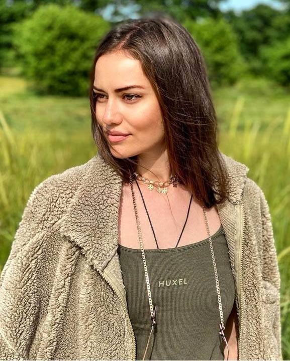 Sevenlerinden Fahriye Evcen'e anlamlı doğum günü hediyesi