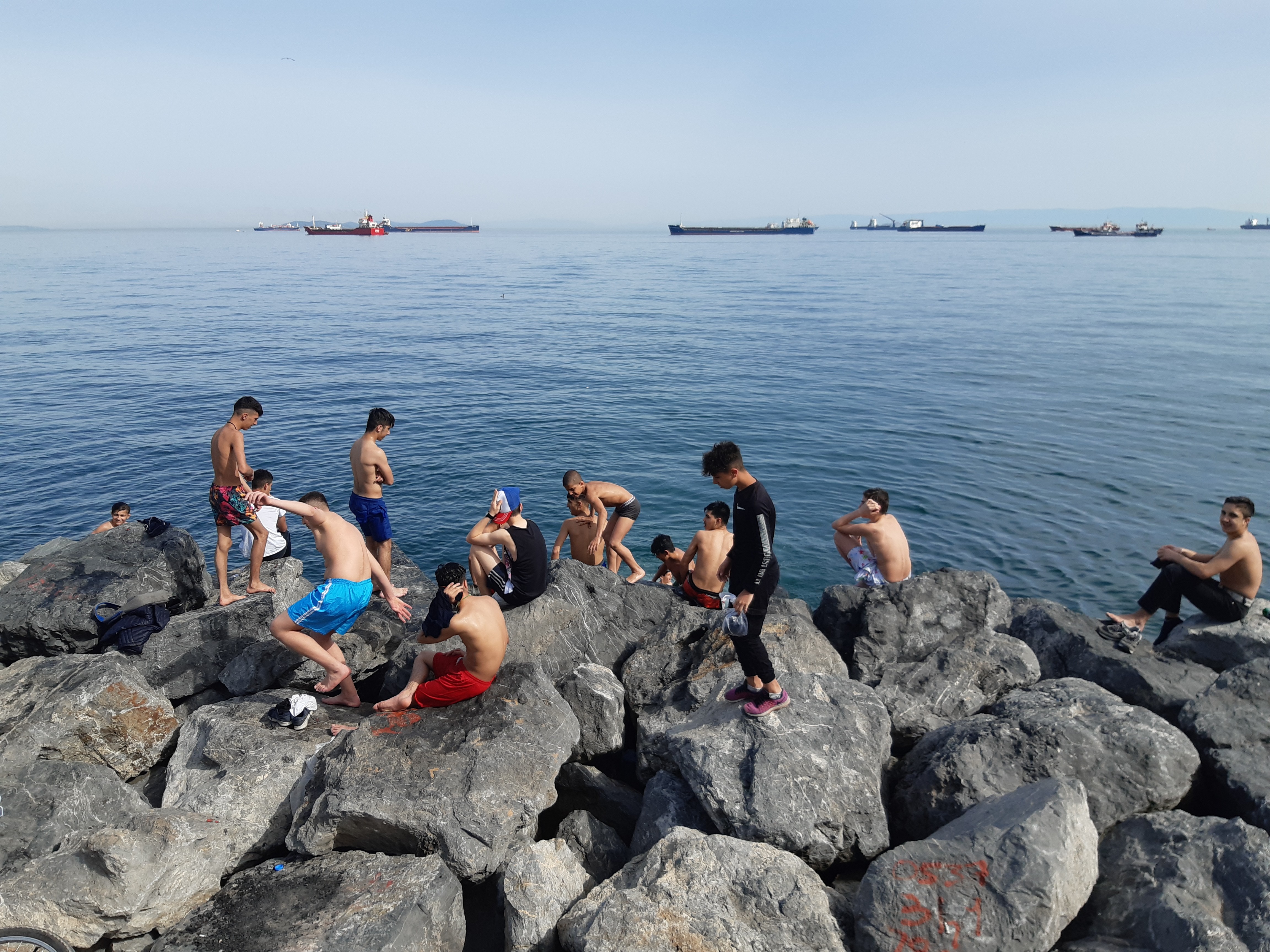 Yasağa uymayıp ceza yediğini söyleyen çocuk: “Para havadan geliyor bana”