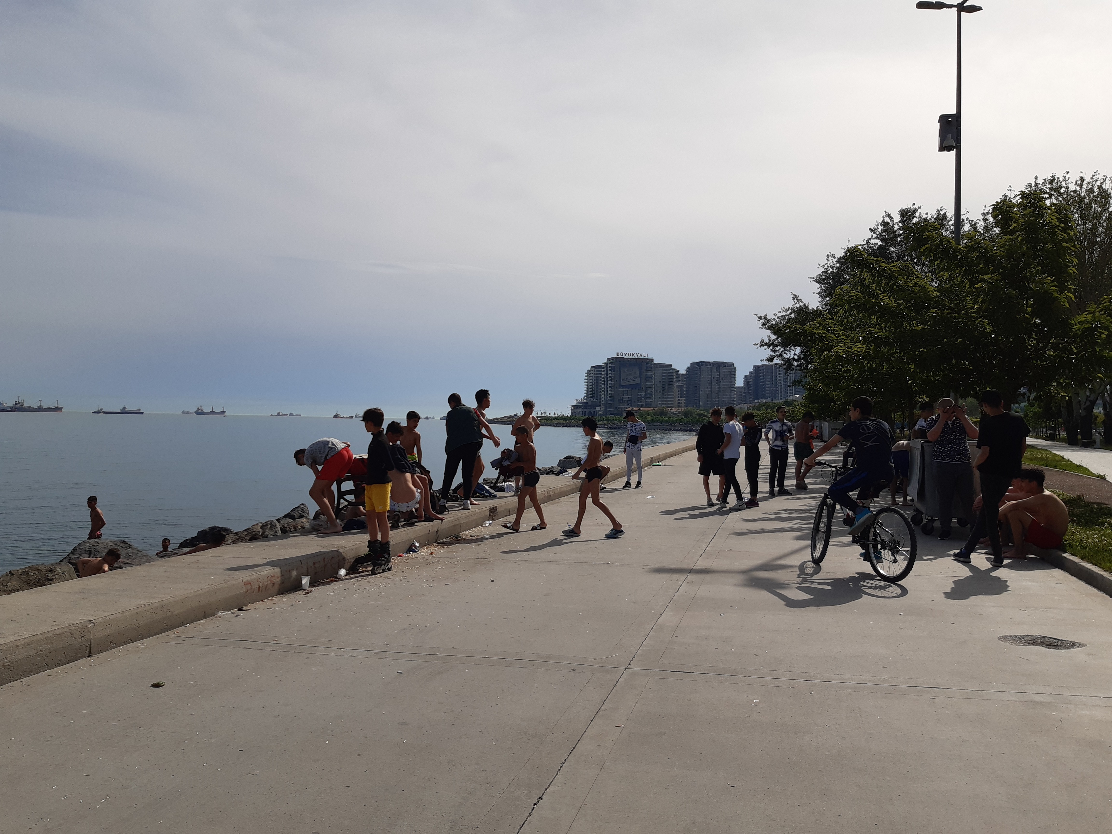 Yasağa uymayıp ceza yediğini söyleyen çocuk: “Para havadan geliyor bana”