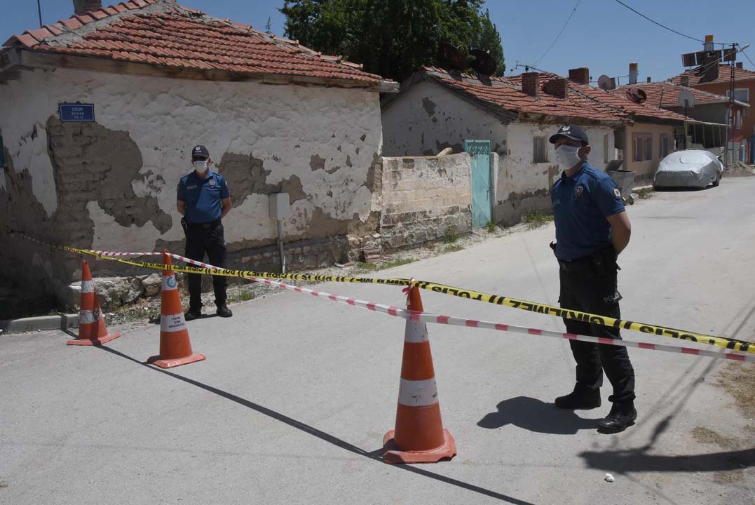 Test sonucunu beklemeden yapılan doğum günü partisinde sokak karantinaya alındı!