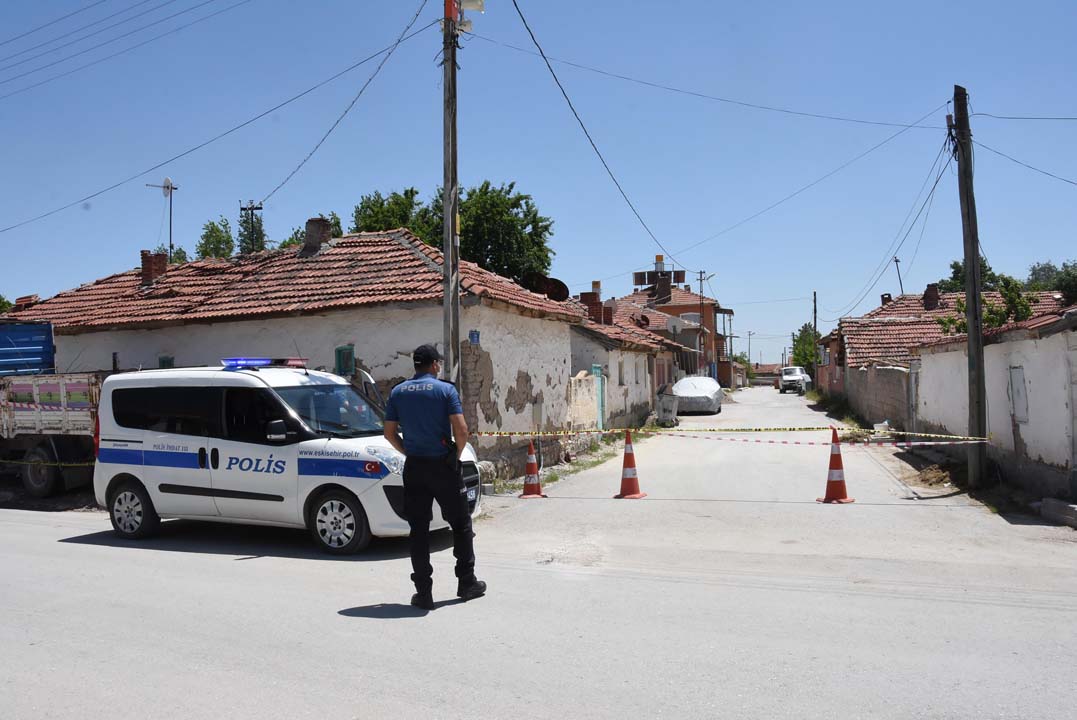 Test sonucunu beklemeden yapılan doğum günü partisinde sokak karantinaya alındı!