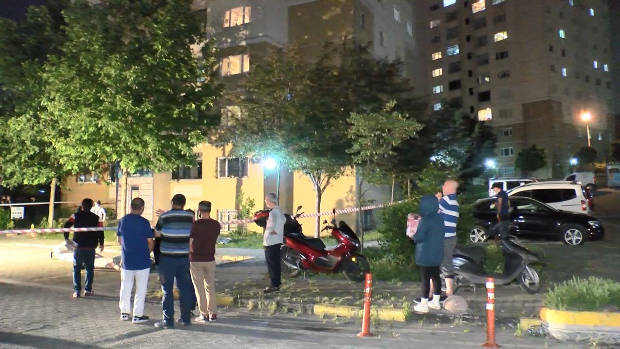 Küçükçekmece'de korkunç olay! Kocasını bıçaklayıp çocuğunu balkondan atmak istedi