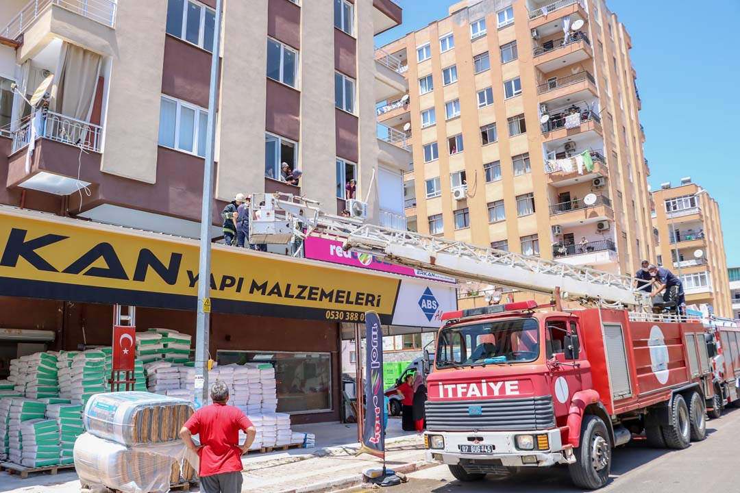 Antalya'da korkutan olay! Hamile kadın cam silerken dengesini kaybedip düştü
