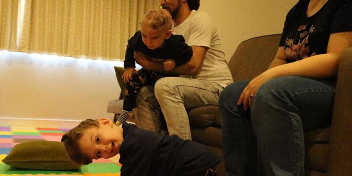 Cumhurbaşkanı Erdoğan, kafaları yapışık olarak doğan bebeklerin ailesi ile görüştü