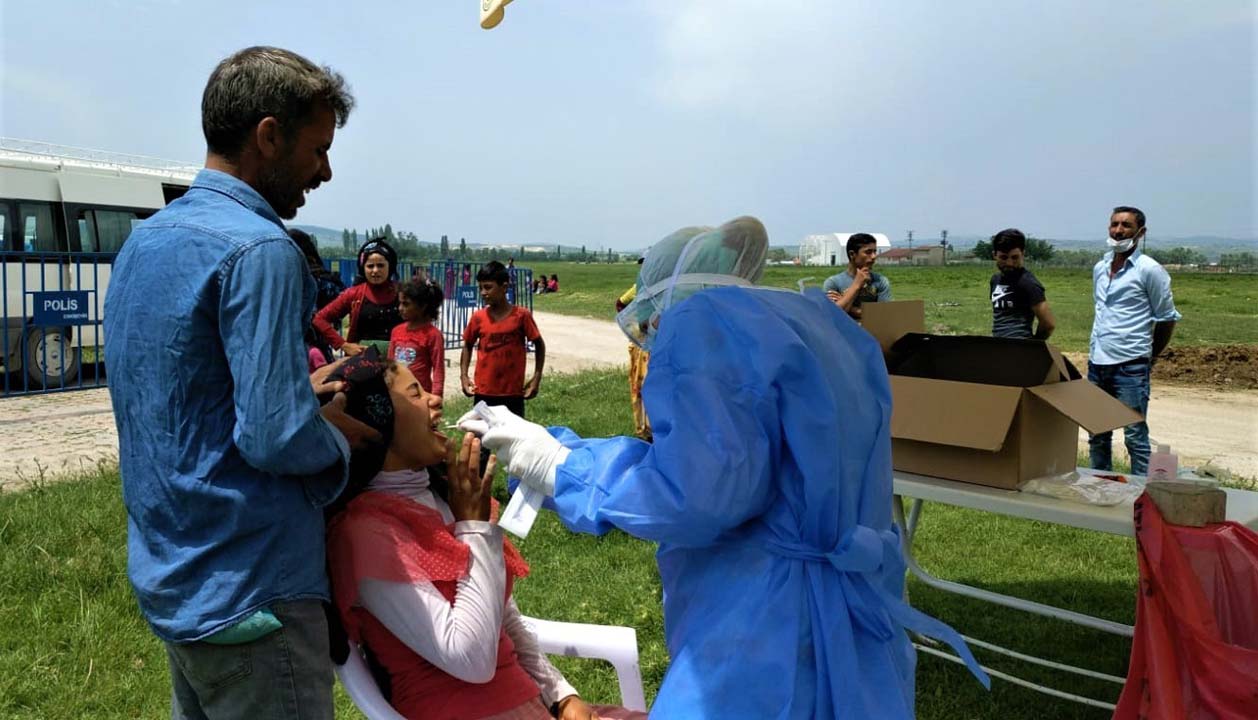 4 yaşındaki çocuğun virüs testi pozitif çıktı! 200 kişilik çadır kent karantina alındı