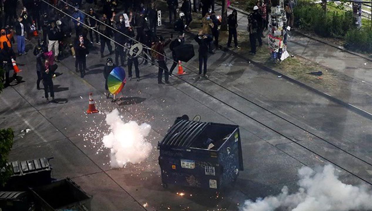 Trump ateş püskürdü: Şehrinizi geri alın. Almazsanız ben alırım!