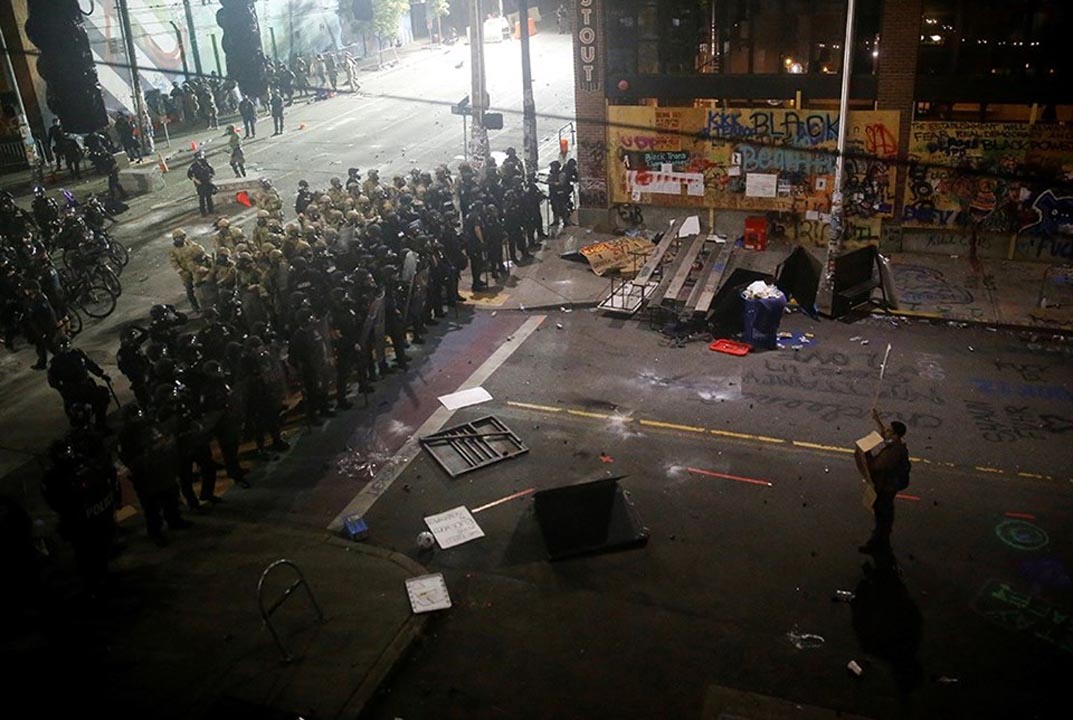 Trump ateş püskürdü: Şehrinizi geri alın. Almazsanız ben alırım!