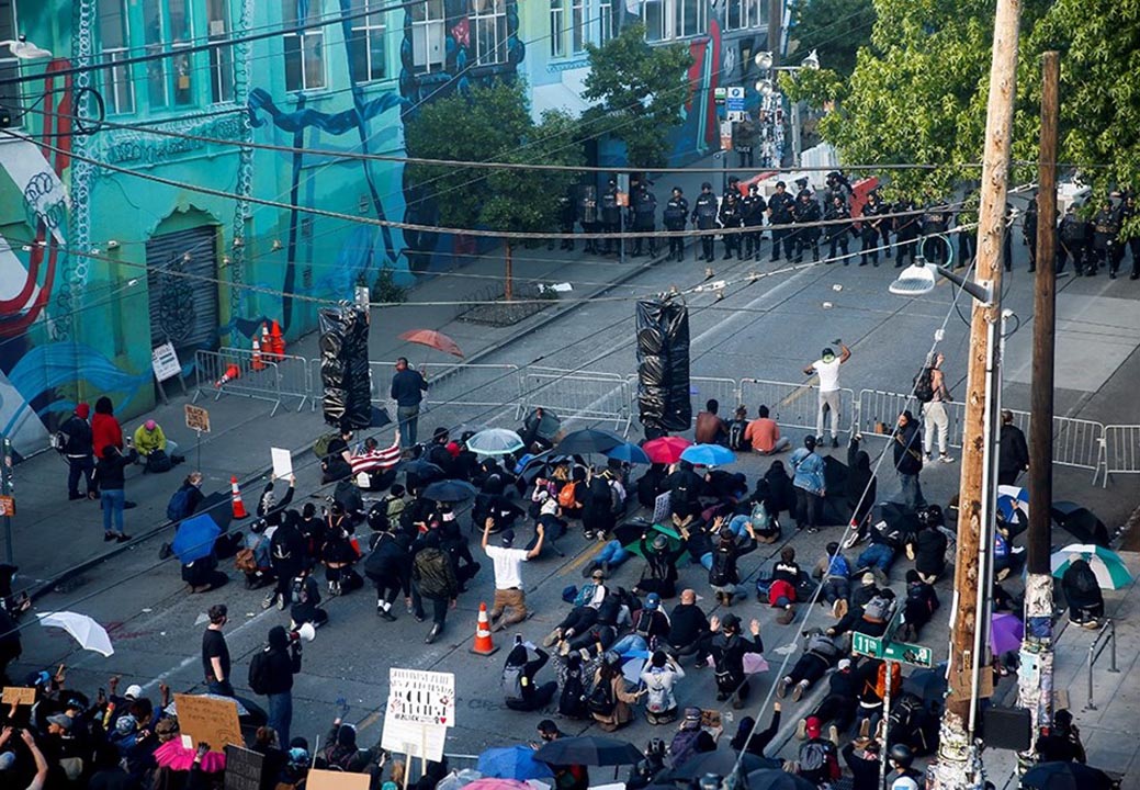 Trump ateş püskürdü: Şehrinizi geri alın. Almazsanız ben alırım!