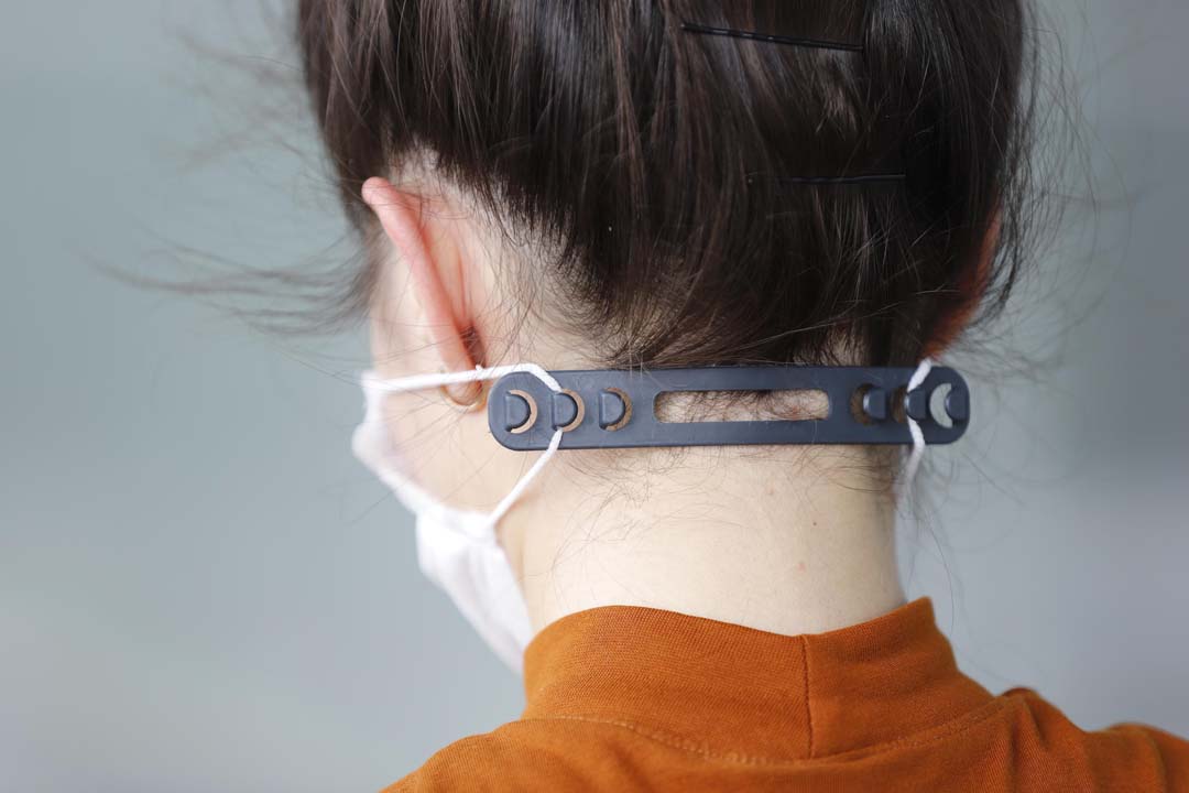 Maskenin kulak arkasında yaptığı enfeksiyonuna karşı aparatlı önlem!