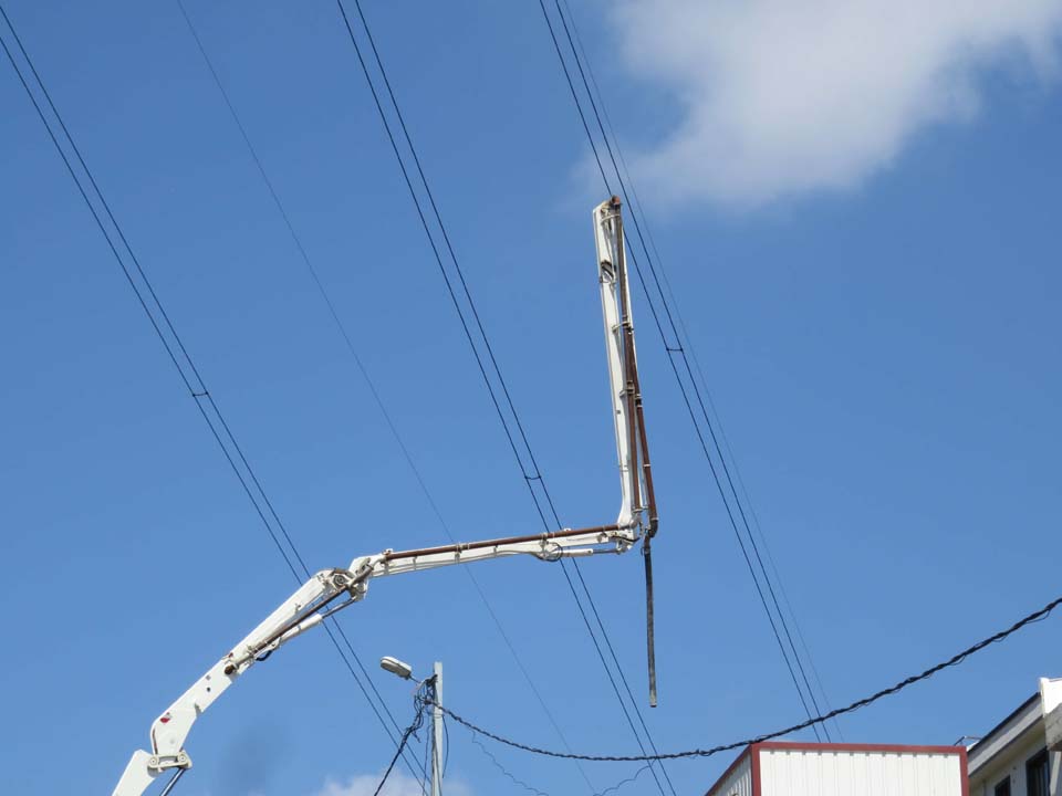 Ümraniye'de yüksek gerilim hattında patlama! Mahalleli sokağa döküldü