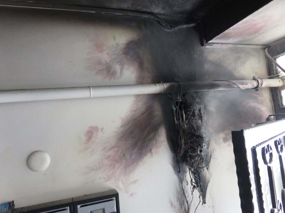 Ümraniye'de yüksek gerilim hattında patlama! Mahalleli sokağa döküldü