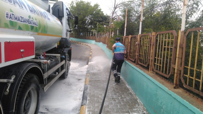 Salgınla mücadelede hız kesmedi