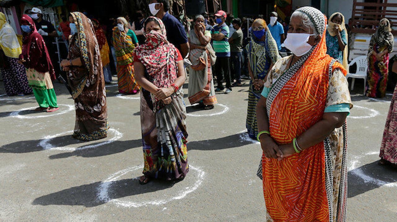 Hindistan'da koronavirüs kabusu dur durak bilmiyor!