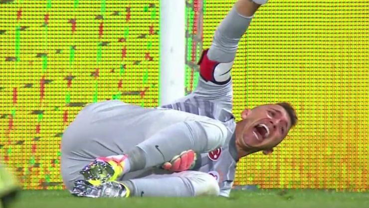 Galatasaray'da Muslera sakatlandı!
