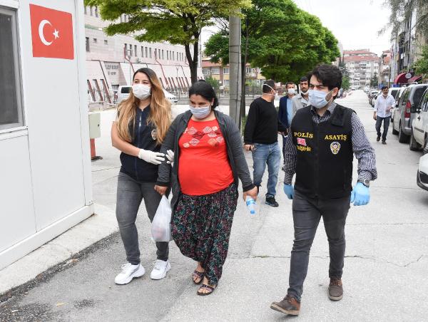 Toplamda 97 suç kaydı olan 3 kadın yakalandı!