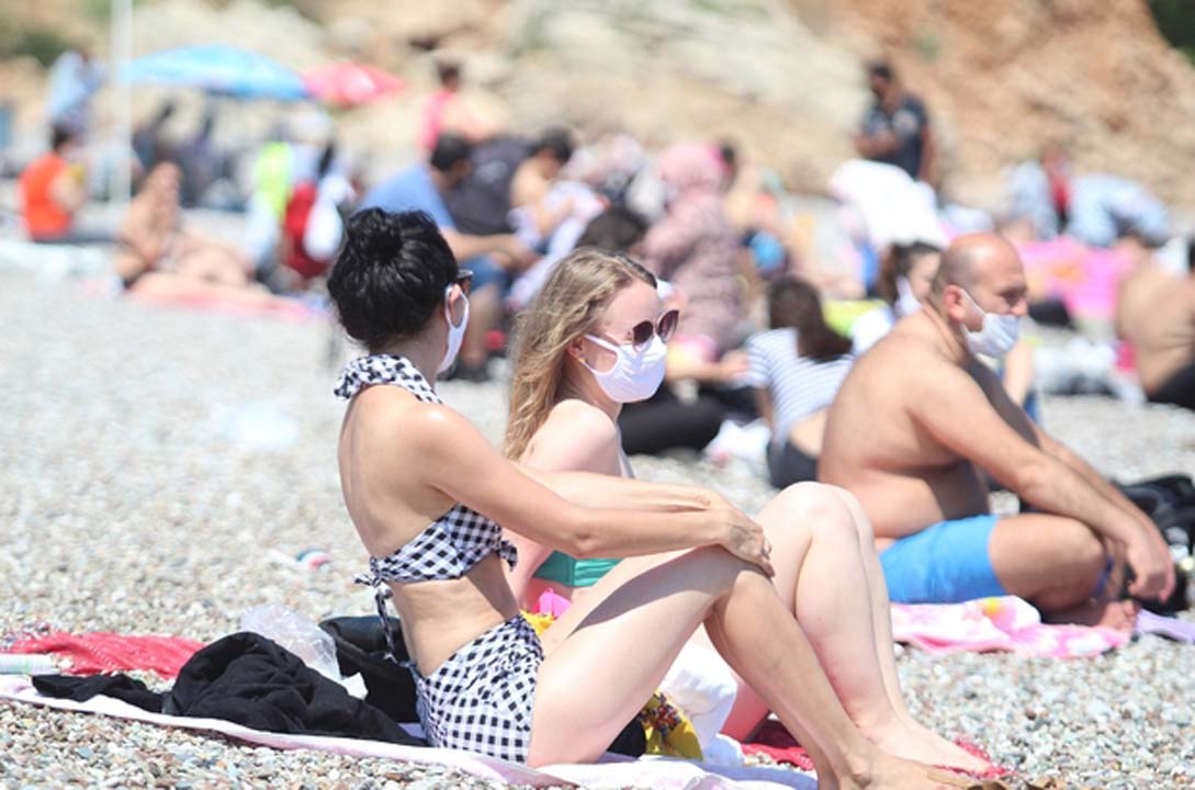 Antalya'da plajlara maskesiz girişler yasak