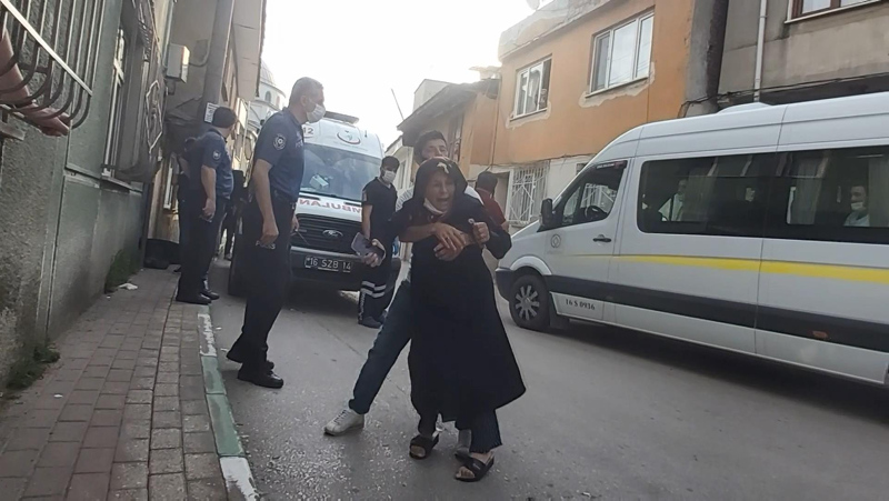 Aile kavgası canını aldı! Kurşun caddede yürüyen kişiye isabet etti