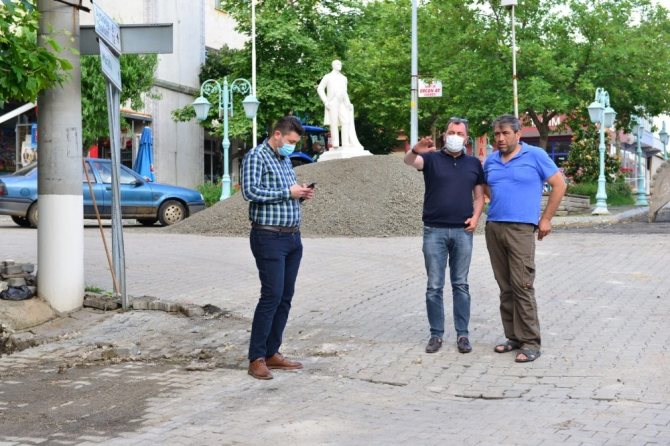Yol çalışmaları hem merkezde hem kırsalda devam ediyor