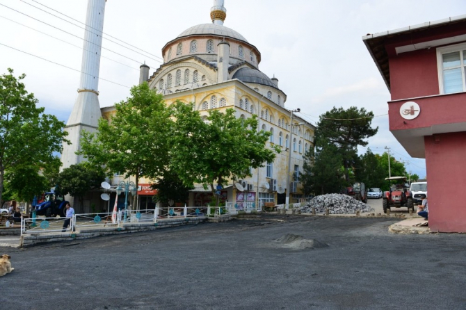 Yol çalışmaları hem merkezde hem kırsalda devam ediyor