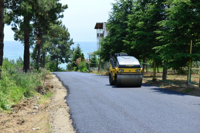 Yol çalışmaları hem merkezde hem kırsalda devam ediyor