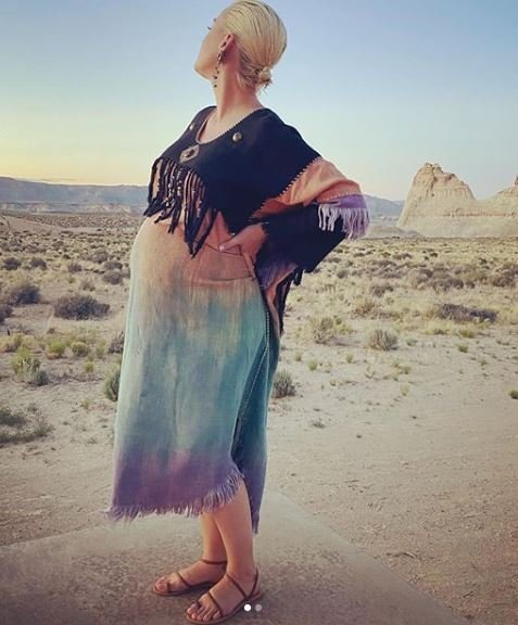 Ünlü şarkıcı Katy Perry'den hamilelik pozları!