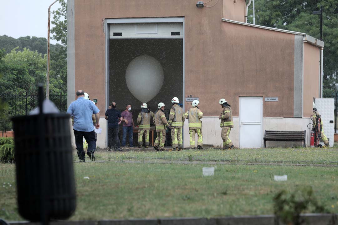 Meteoroloji 1. Bölge Müdürlüğü binasında yıldırım paniği!