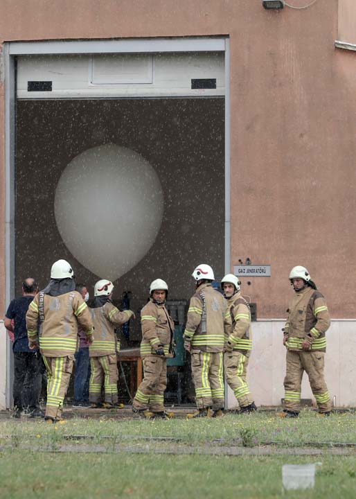 Meteoroloji 1. Bölge Müdürlüğü binasında yıldırım paniği!