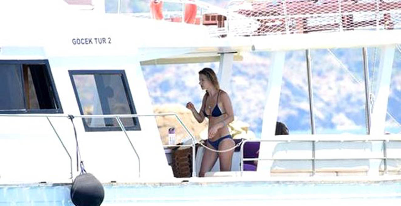 Tuba Ünsal fit görüntüsüyle zamana meydan okudu!