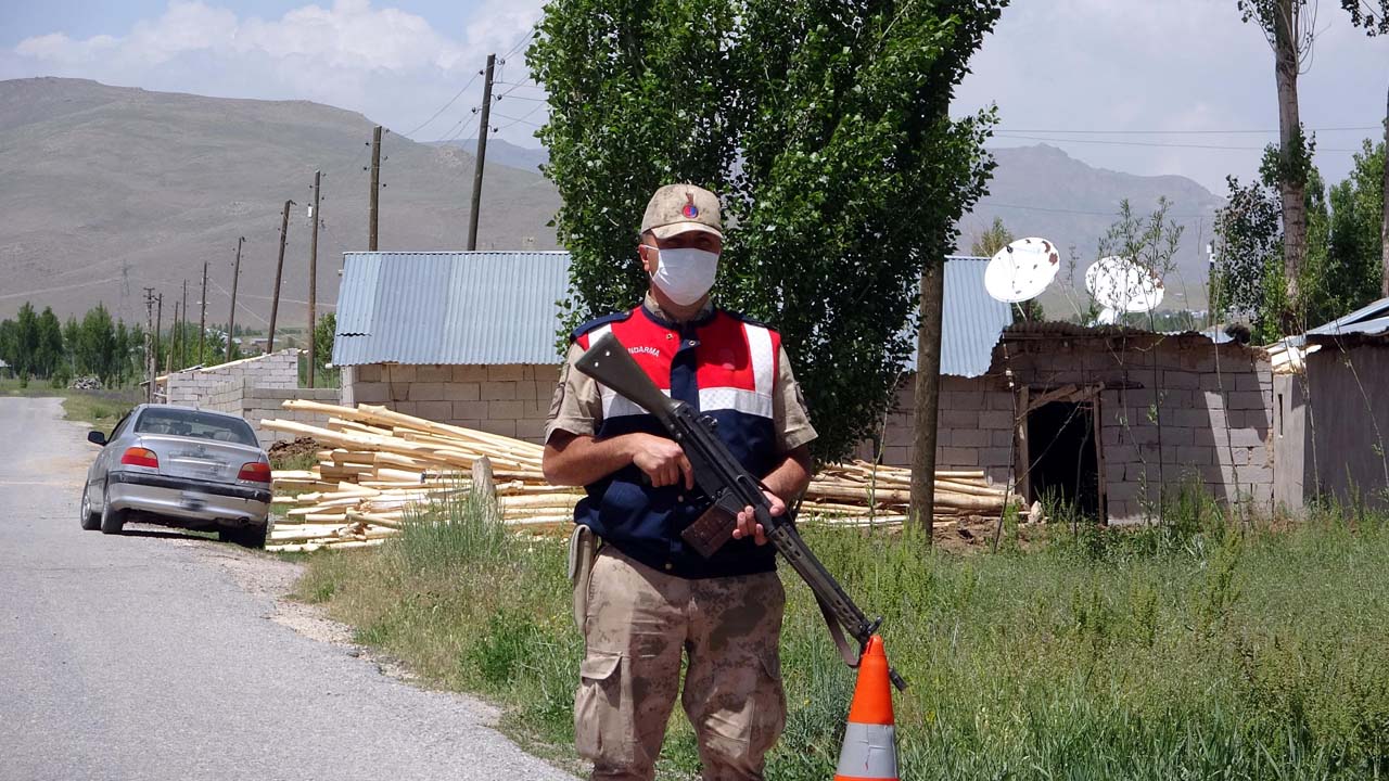Van'da akraba ziyaretine koronavirüs şoku! 2 bin 250 kişi karantinada