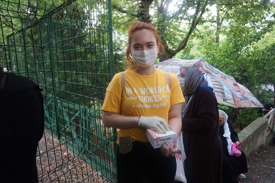 Bakırköy'deki Zuhuratbaba türbesine LGS öncesi ziyaretçi akını!