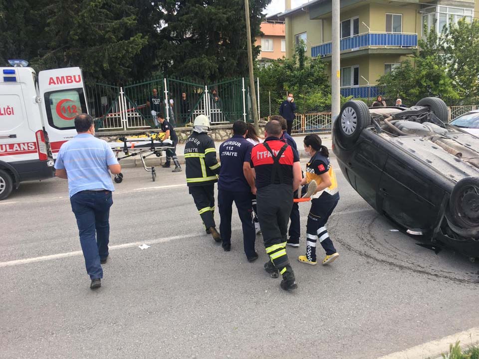 Burdur'da korkunç kaza! Engelli sürücünün kullandığı otomobil takla attı