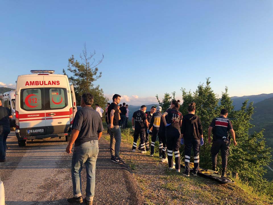 Karabük'te feci kaza! Otomobil 200 metrelik uçurumdan uçtu