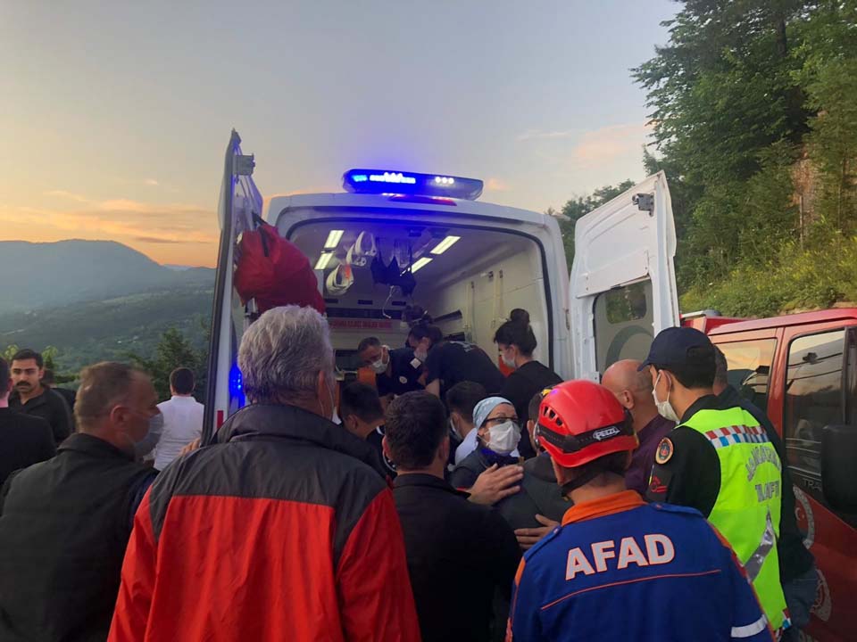 Karabük'te feci kaza! Otomobil 200 metrelik uçurumdan uçtu