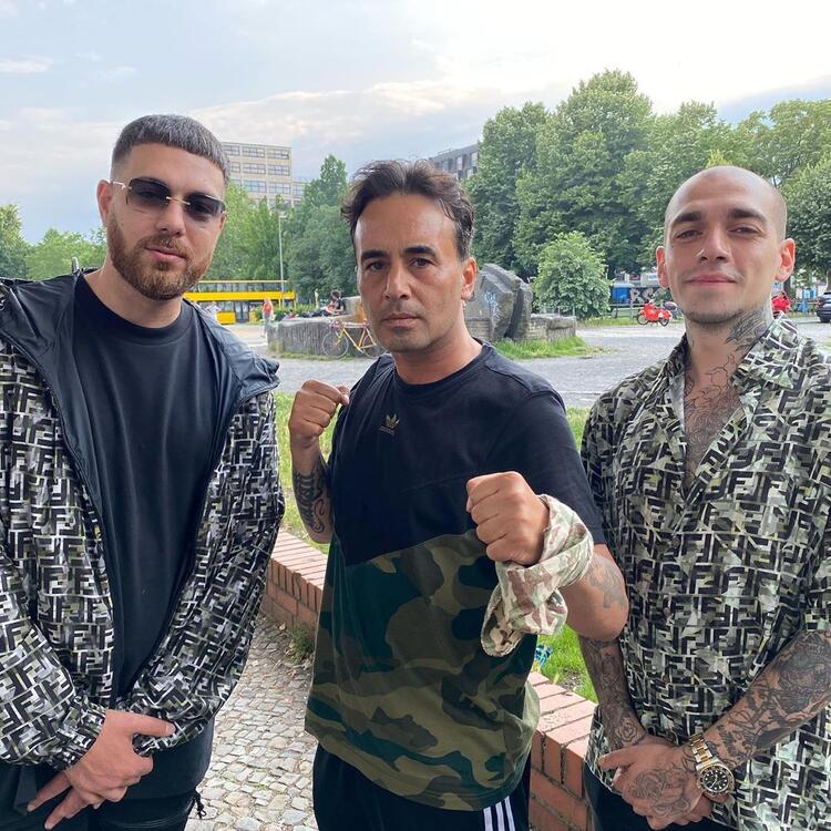 Görenler tanıyamadı! O ünlü ismi hiç böyle görmediniz!